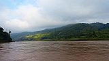 Erste Sonnenstrahlen &uuml;ber dem Mekong - Laos - Landschaft