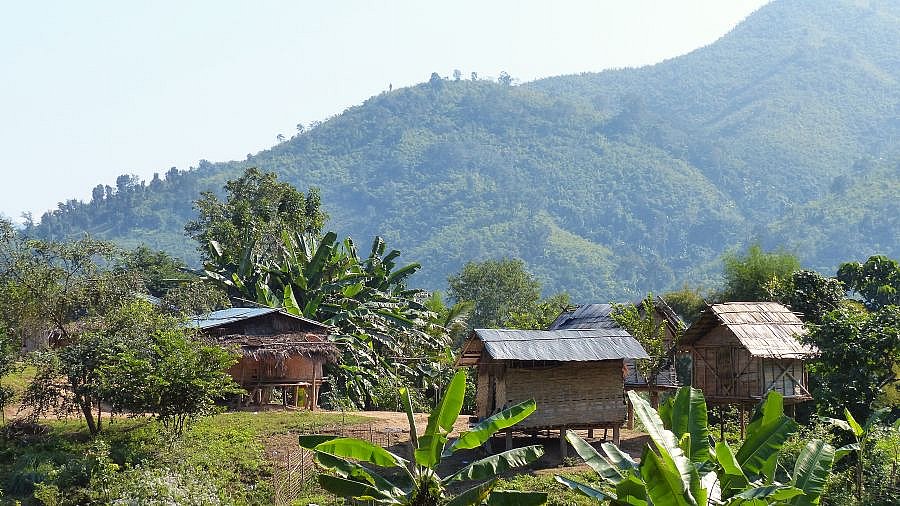 Dorfbesuch auf der Mekong-Kreuzfahrt - Laos - Land und Leute