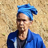 Khmu-Frau mit Zigarre - Laos - Land und Leute