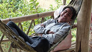 Guide Lee in der H&auml;ngematte - Laos - Blog