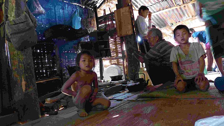 Im Haus am Nam Ou-Fluss - Laos - Land und Leute