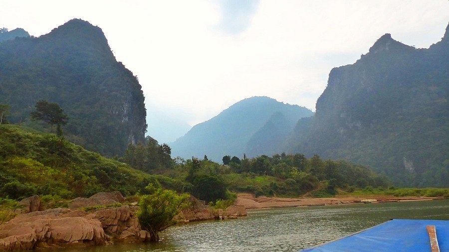 Nam Ou Fluss mit Karstbergen - Laos - Landschaft
