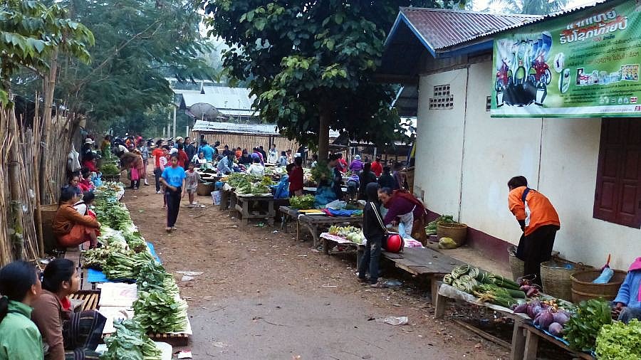 Morgenmarkt in Nong Khiaw - Laos - Land und Leute