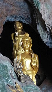 Stimmungsvolle Nische in den Pak Ou H&ouml;hlen - Laos - Sehensw&uuml;rdigkeiten