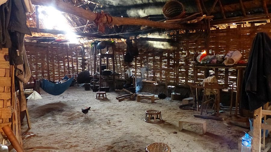 Innenraum des Hauses im entlegenen Dorf - Laos - Land und Leute