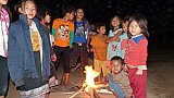 Lagerfeuer im Lanten-Dorf in Nordlaos - Laos - Land und Leute