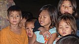 Kinder am Abend im Lanten-Dorf - Laos - Land und Leute