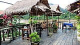 Terasse der Lattanavong-Sa-Bungalows - Laos - Schlafen und Essen