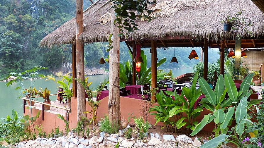 Restaurant im Mandalay Ou Resort - Laos - Schlafen und Essen