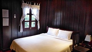 Zimmer im Lao wooden House in Luang Prabang - Laos - Schlafen und Essen