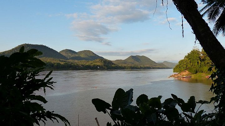 Blick &uuml;ber Mekong und Nam Khan Fluss - Laos - Schlafen und Essen