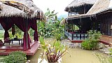 Aufenthalts-Terassen im Elephant Village Resort - Laos - Schlafen und Essen