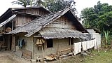 Wolle trocknen im Weberdorf - Laos - Land und Leute