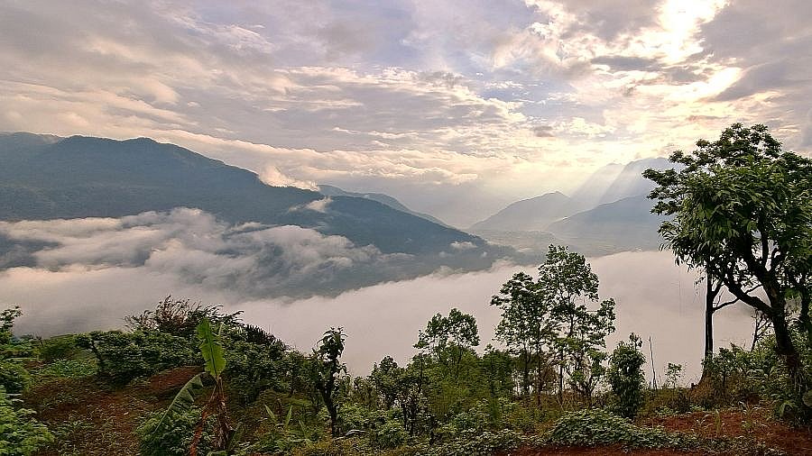 Blick in Richtung Himalaya von Astam - Pokhara und Annapurna - Landschaft