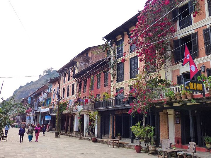 2014 - Hauptstra&szlig;e in Bandipur - Zentral-Nepal