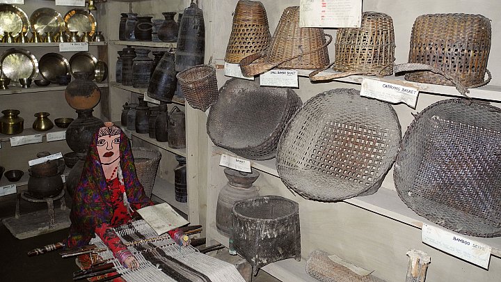 Exponate im Gurung Museum in Gandruk - Pokhara & Annapurna - Land & Leute