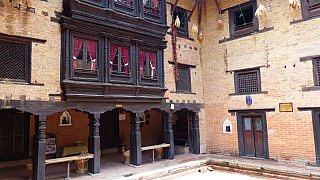 Innenhof des Newa Chen Heritage Hotels - Kathmandu-Tal: Essen & Schlafen