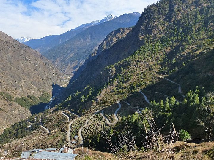 2014 - Serpentinen hinunter in das Trisuli-Flusstal - Helambu-Langtang: Landschaft