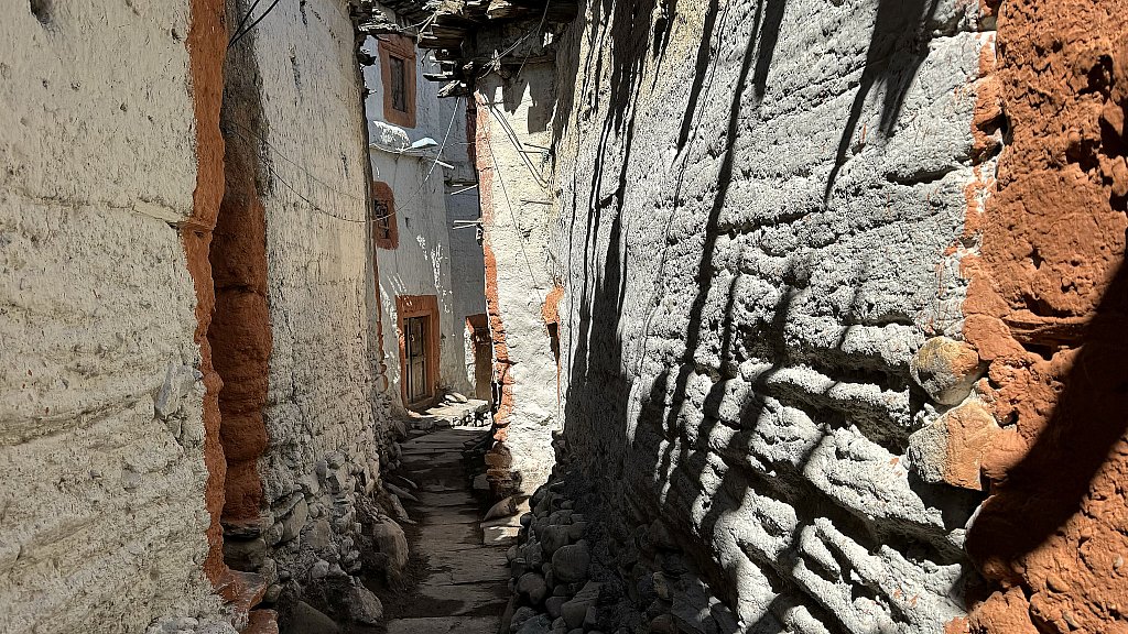 Enge Gassen in Tangbe - Nepal - Mustang 2024 - Land und Leute