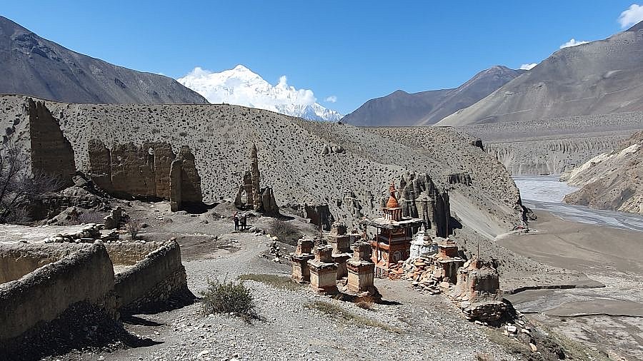 Festungsruine und Chorten in Tangbe - Nepal - Mustang 2024 - Land und Leute