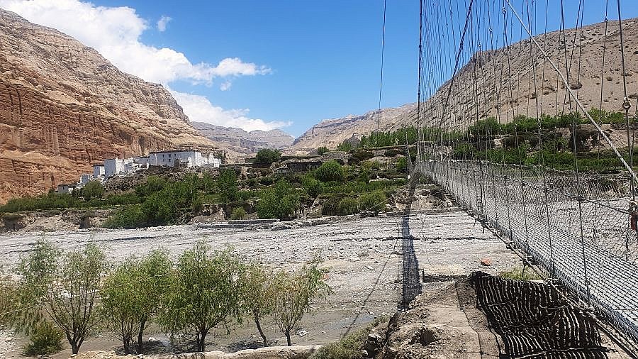 Blick auf Alt-Chusang - Nepal - Mustang 2024 - Land und Leute