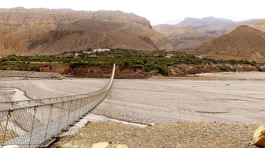 H&auml;ngebr&uuml;cke bei Chusang - Mustang 2024 - Landschaft