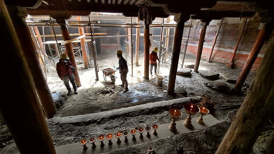 Tempelraum der Khang Gompa - Nepal - Mustang 2024 - Land und Leute