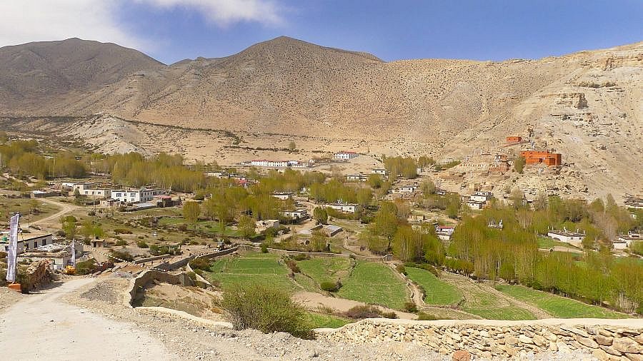 Blick auf Ghiiling - Nepal - Mustang 2024 - Land und Leute