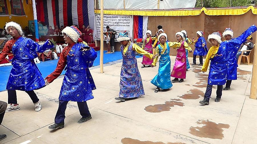Traditioneller Tanz - Nepal - Mustang 2024 - Land und Leute
