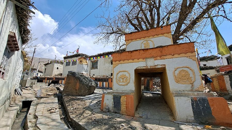 Tor-Chorten in Ghami - Nepal - Mustang 2024 - Land und Leute