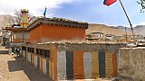 Stufen-Chorten und Gebetsm&uuml;hlen - Nepal - Mustang 2024 - Land und Leute