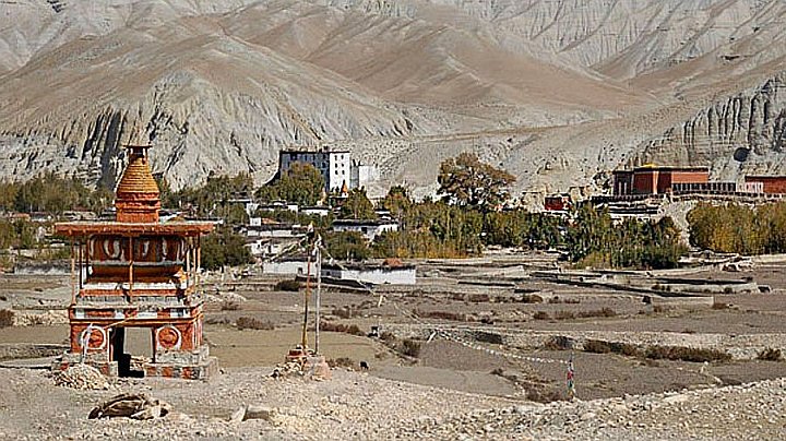 Blick auf Tsarang - Nepal - Mustang 2024 - Land und Leute