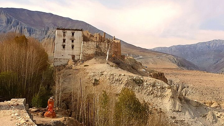 Festungspalast in Tsarang - Nepal - Mustang 2024 - Land und Leute
