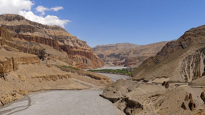 Blick auf das Oasendorf Chusang - Mustang 2024 - Landschaft