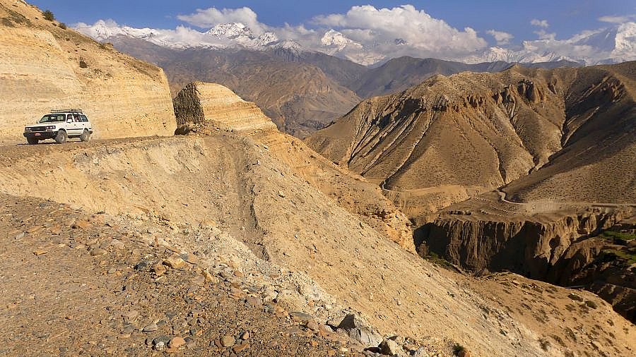 Blick &uuml;ber die wilde Erosionslandschaft - Mustang 2024 - Landschaft