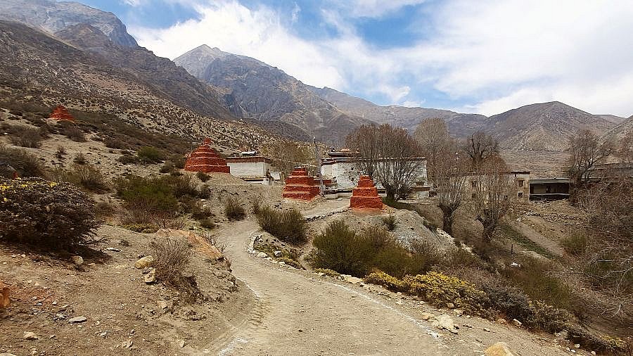 Chorten und Ghar Gompa - Nepal - Mustang 2024 - Sehensw&uuml;rdigkeiten