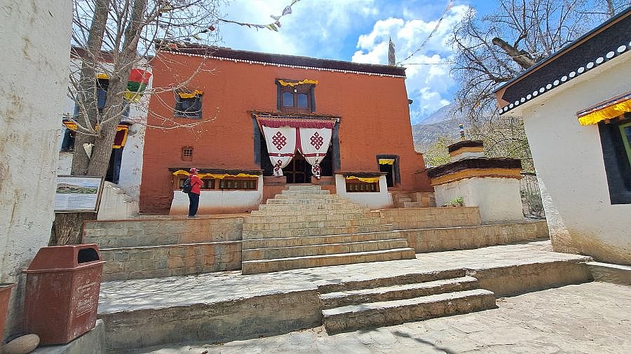 Eingang Ghar Gompa - Nepal - Mustang 2024 - Sehensw&uuml;rdigkeiten