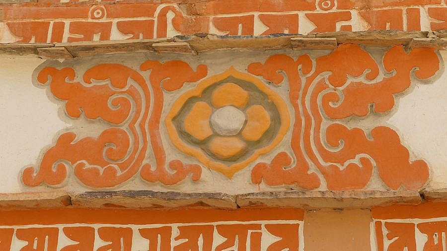 Relief des Sumda Chorten - Nepal - Mustang 2024 - Sehensw&uuml;rdigkeiten