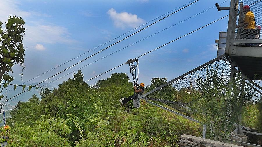 Zip-Line in Sarangkot - Nepal Himalaya-Panoramen