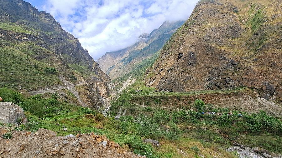 Schroffe Landschaft im Kali Gandaki-Tal - Pokhara und Annapurna - Landschaft