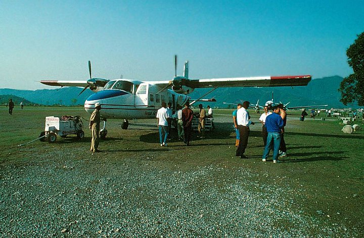 1993 - Flughafen in Pokhara - Nepal - Mustang - verbotenes K&ouml;nigreich 1993 & 97