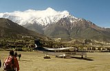 Nilgiri Peak &uuml;ber vom Flugplatz Jomosom - Nepal - Mustang - verbotenes K&ouml;nigreich 1993 & 97