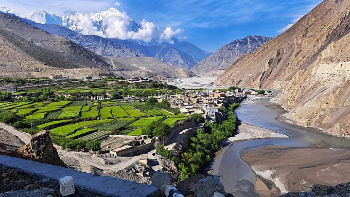 Blick &uuml;ber Kagbeni bis zum Nilgii - Mustang 2024 - Landschaft