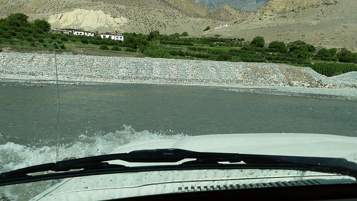 Flussdurchfahrt - Nepal-Blog