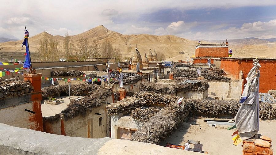 Blick von oben auf Lo Manthang - Nepal - Mustang 2024 - Land und Leute