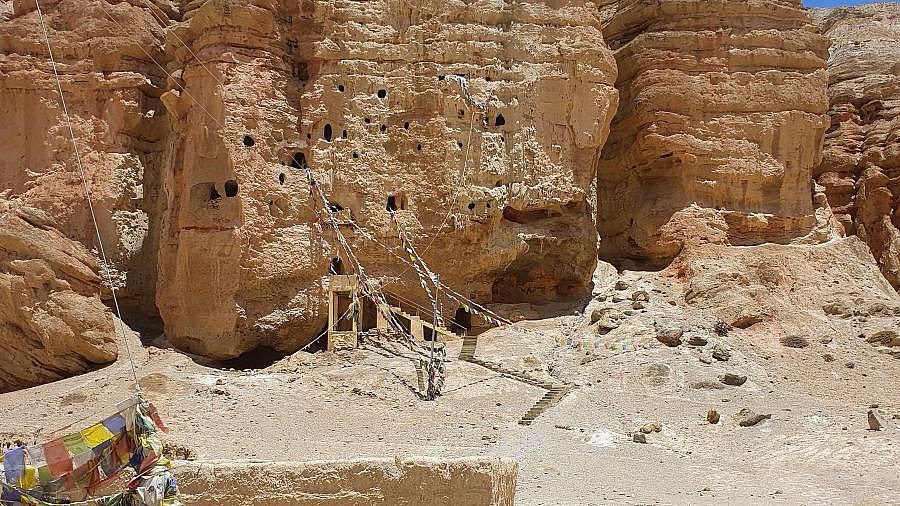 Eingang zur Jhong Cave - Nepal - Mustang 2024 - Land und Leute