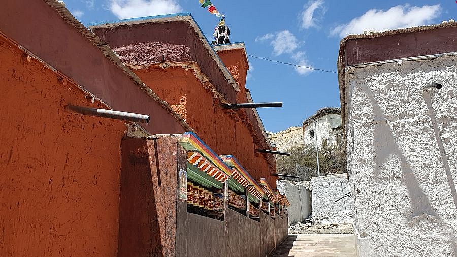 Aufgang zum Niyphu Kloster - Nepal - Mustang 2024 - Sehensw&uuml;rdigkeiten