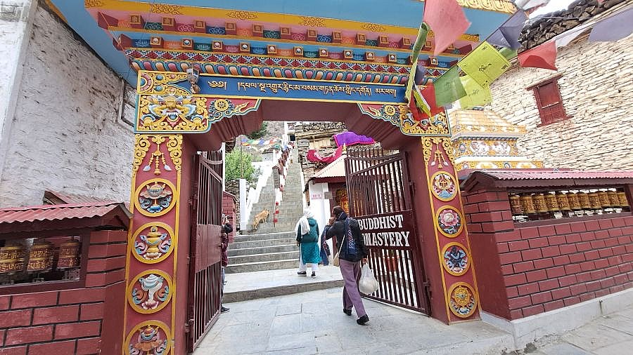 Eingangstor zum Kloster - Nepal - Mustang 2024 - Land und Leute
