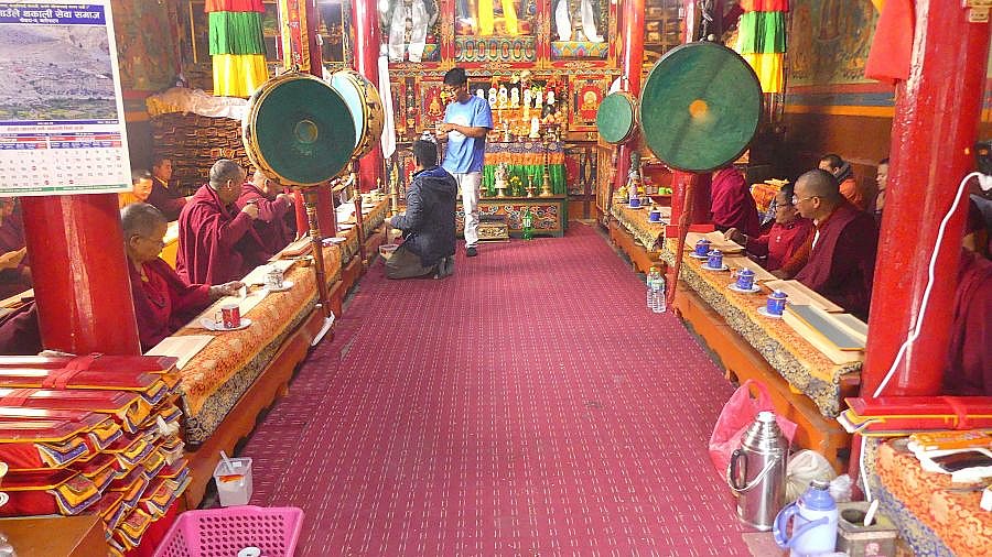 Gebetszeremonie im Syang Kloster - Nepal - Mustang 2024 - Land und Leute