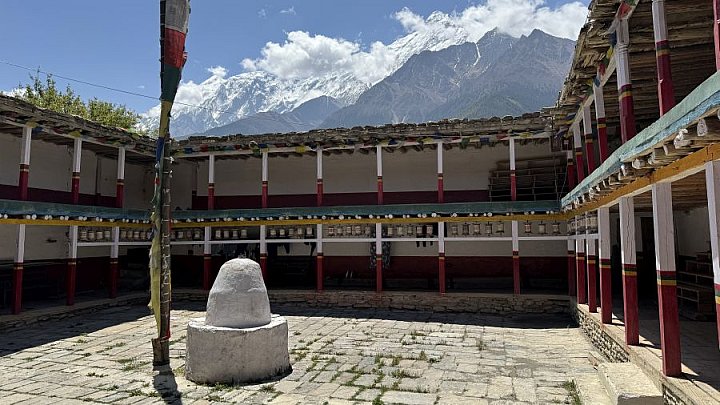 Innenhof der Kutsab Teranga Gompa - Nepal - Mustang 2024 - Land und Leute